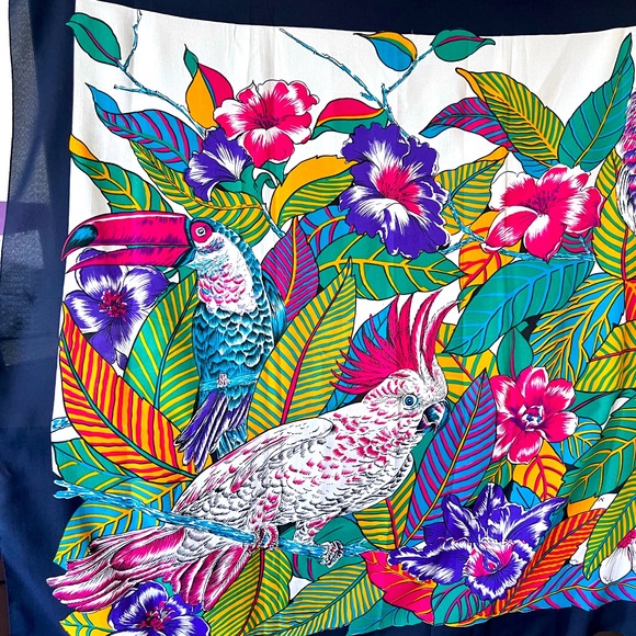 Beautiful colorful bird scarf, parrots and cockatiel - Picture 1 of 4